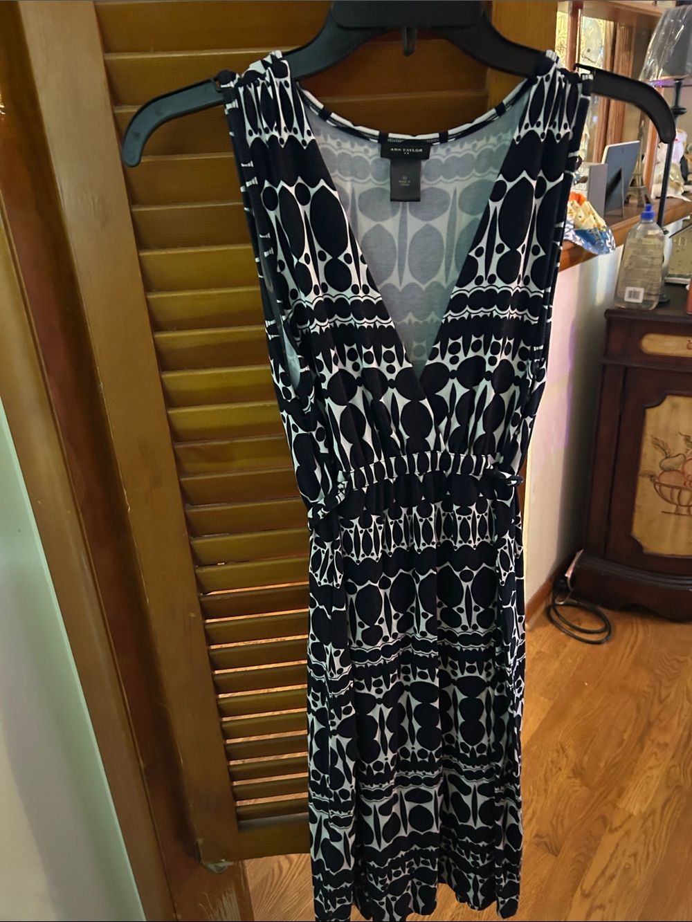Ann Taylor Black and White Sleeveless V-Neck Midi Dress